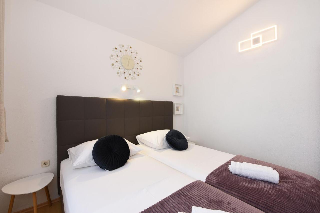 Apartments By The Sea Starigrad, Paklenica - 16421 Starigrad Paklenica Exterior foto
