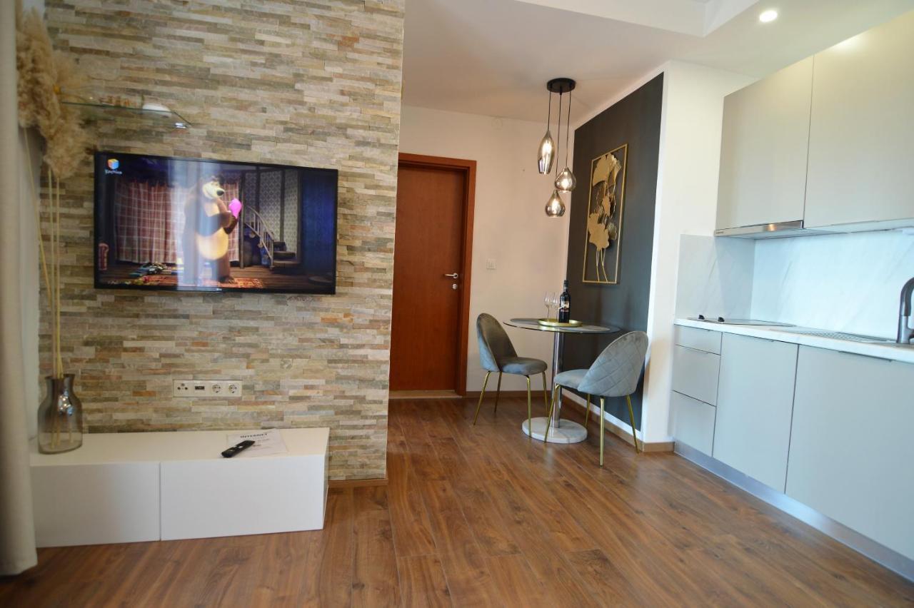 Apartments By The Sea Starigrad, Paklenica - 16421 Starigrad Paklenica Exterior foto
